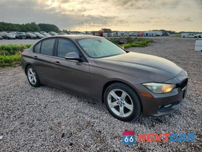 Czwarte zdjęcie samochodu z boku: 2013 BMW 320 I VIN:WBA3B1C52DF462645 - miniatura