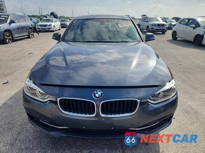 Piąte zdjęcie samochodu w środku: 2018 BMW 330 I VIN:WBA8B9G5XJNU57791 - miniatura