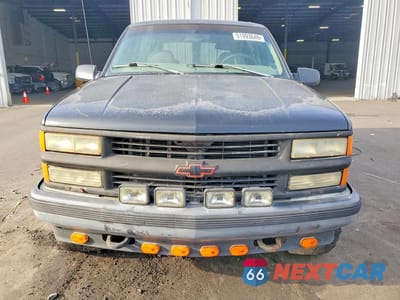 Piąte zdjęcie samochodu w środku: 1998 CHEVROLET TAHOE K1500 VIN:3GNEK18R0WG124791 - miniatura