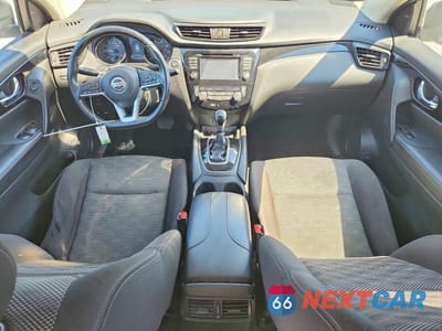 Zdjęcie 8 z 13 samochodu: 2017 NISSAN ROGUE SPORT SV VIN:JN1BJ1CR1HW115689 - miniatura