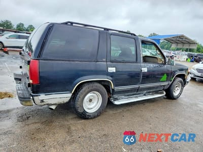 Trzecie zdjęcie samochodu z tyłu: 1999 CHEVROLET TAHOE C1500 VIN:1GNEC13R5XR150115 - miniatura