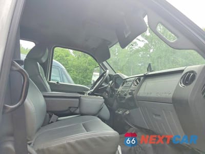 Piąte zdjęcie samochodu w środku: 2016 FORD F650 SUPER DUTY VIN:1FDNW6EC2GDA01062 - miniatura