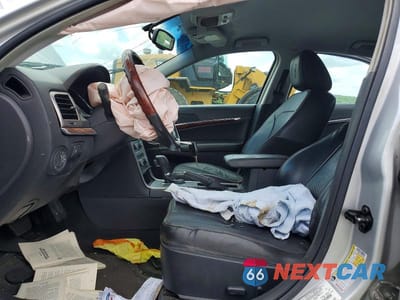 Zdjęcie 7 z 12 samochodu: 2010 LINCOLN MKZ VIN:3LNHL2GC8AR622932 - miniatura