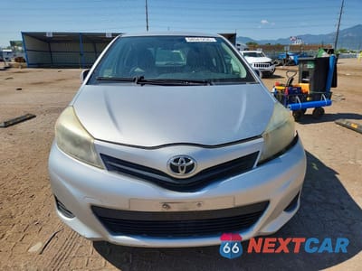Piąte zdjęcie samochodu w środku: 2012 TOYOTA YARIS 5-DOOR L VIN:JTDKTUD37CD511987 - miniatura
