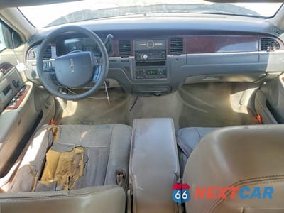 Zdjęcie 8 z 12 samochodu: 2007 LINCOLN TOWN CAR SIGNATURE VIN:1LNHM81W17Y617942 - miniatura