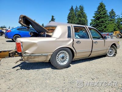Trzecie zdjęcie samochodu z tyłu: 1997 LINCOLN TOWN CAR EXECUTIVE VIN:1LNLM81W1VY605328 - miniatura