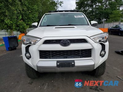 Piąte zdjęcie samochodu w środku: 2018 TOYOTA 4RUNNER TRD OFF-ROAD PREMIUM VIN:JTEBU5JR3J5513525 - miniatura