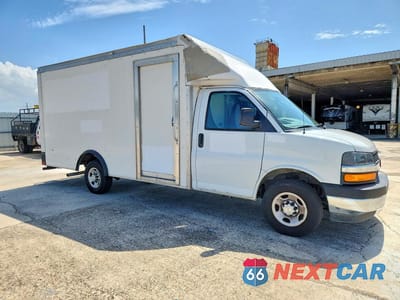 Czwarte zdjęcie samochodu z boku: 2022 CHEVROLET EXPRESS DELIVERY TRUCK VIN:1GB0GSF76N1172762 - miniatura
