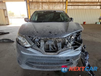 Piąte zdjęcie samochodu w środku: 2018 NISSAN ROGUE SPORT S VIN:JN1BJ1CP8JW153294 - miniatura