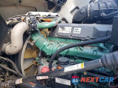 Zdjęcie 7 z 10 samochodu: 2019 VOLVO VN VNL VIN:4V4NC9EH3KN206407 - miniatura