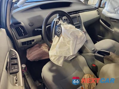 Zdjęcie 8 z 12 samochodu: 2014 TOYOTA PRIUS TWO VIN:JTDKN3DU0E1782231 - miniatura