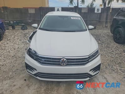 Piąte zdjęcie samochodu w środku: 2018 VOLKSWAGEN PASSAT S VIN:1VWAA7A39JC019811 - miniatura