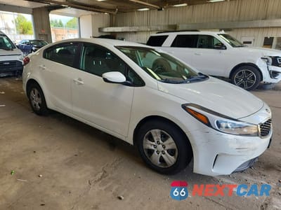 Czwarte zdjęcie samochodu z boku: 2017 KIA FORTE LX VIN:3KPFK4A78HE158659 - miniatura