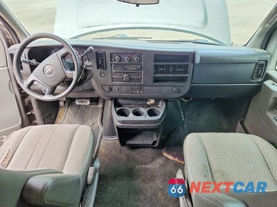 Zdjęcie 8 z 13 samochodu: 2012 GMC SAVANA G1500 LT VIN:1GKS8CF49C1118886 - miniatura