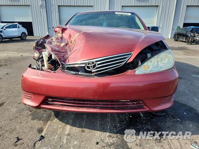 Piąte zdjęcie samochodu w środku: 2005 TOYOTA CAMRY LE VIN:4T1BE32K25U077541 - miniatura