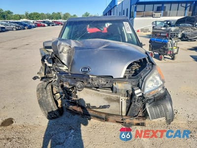 Piąte zdjęcie samochodu w środku: 2010 KIA SOUL + VIN:KNDJT2A22A7171915 - miniatura
