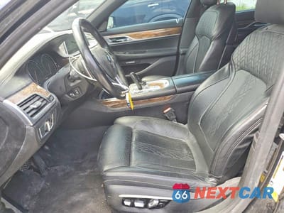 Zdjęcie 7 z 12 samochodu: 2017 BMW 740 I VIN:WBA7E2C52HG740376 - miniatura