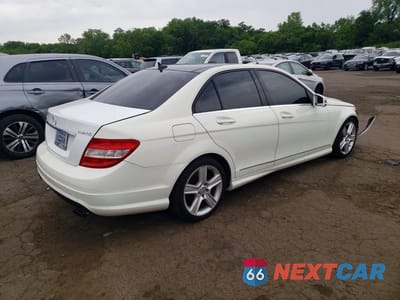 Trzecie zdjęcie samochodu z tyłu: 2011 MERCEDES-BENZ C 300 4MATIC VIN:WDDGF8BB3BR133589 - miniatura