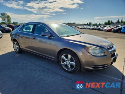 Czwarte zdjęcie samochodu z boku: 2010 CHEVROLET MALIBU 2LT VIN:1G1ZD5EB8AF216494 - miniatura