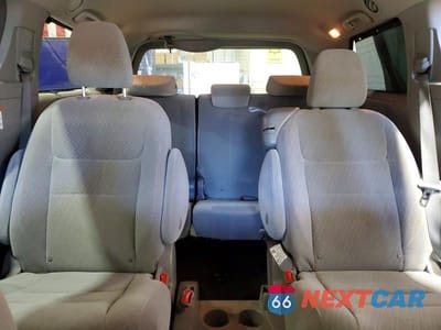 Zdjęcie 10 z 13 samochodu: 2018 TOYOTA SIENNA LE VIN:5TDKZ3DC9JS912516 - miniatura