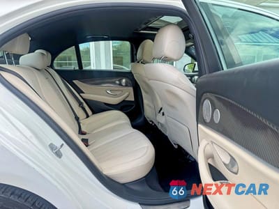Zdjęcie 6 z 13 samochodu: 2017 MERCEDES-BENZ E 300 VIN:WDDZF4JB5HA048053 - miniatura