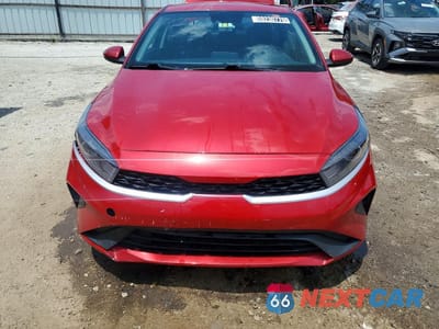 Piąte zdjęcie samochodu w środku: 2023 KIA FORTE LXS VIN:3KPF24AD5PE570249 - miniatura
