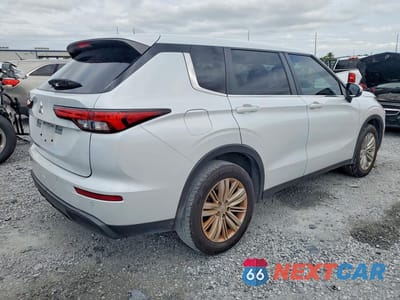 Trzecie zdjęcie samochodu z tyłu: 2024 MITSUBISHI OUTLANDER ES VIN:JA4J3UA80RZ014300 - miniatura