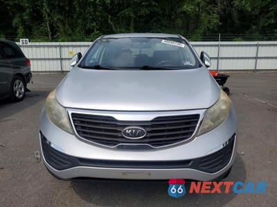 Piąte zdjęcie samochodu w środku: 2011 KIA SPORTAGE LX VIN:KNDPB3A22B7082141 - miniatura