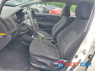 Zdjęcie 7 z 12 samochodu: 2013 KIA RIO LX VIN:KNADM4A36D6243303 - miniatura
