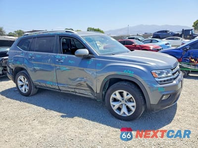 Czwarte zdjęcie samochodu z boku: 2018 VOLKSWAGEN ATLAS SE VIN:1V2DR2CA4JC590970 - miniatura