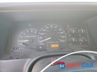 Zdjęcie 9 z 13 samochodu: 1998 CHEVROLET GMT-400 K2500 VIN:1GCGK24RXWZ225642 - miniatura