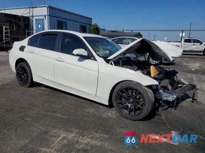 Czwarte zdjęcie samochodu z boku: 2018 BMW 320 I VIN:WBA8E1G54JNU90049 - miniatura