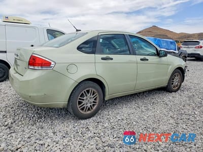 Trzecie zdjęcie samochodu z tyłu: 2010 FORD FOCUS SE VIN:1FAHP3FN3AW201799 - miniatura