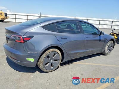 Trzecie zdjęcie samochodu z tyłu: 2023 TESLA MODEL 3 VIN:5YJ3E1EA8PF516236 - miniatura