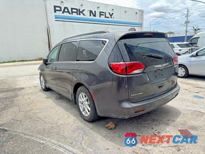 Trzecie zdjęcie samochodu z tyłu: 2018 CHRYSLER PACIFICA LX VIN:2C4RC1CG9JR288914 - miniatura
