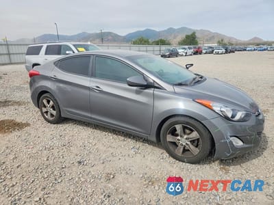 Czwarte zdjęcie samochodu z boku: 2013 HYUNDAI ELANTRA GLS VIN:5NPDH4AE4DH451680 - miniatura