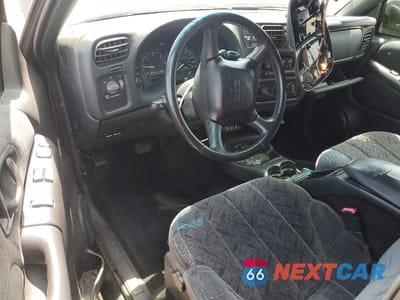Zdjęcie 8 z 12 samochodu: 2001 GMC JIMMY VIN:1GKCT18W31K254864 - miniatura