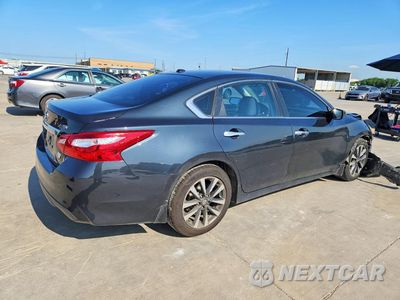 Trzecie zdjęcie samochodu z tyłu: 2017 NISSAN ALTIMA 2.5 SV VIN:1N4AL3AP9HC265072 - miniatura