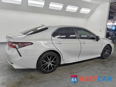Trzecie zdjęcie samochodu z tyłu: 2022 TOYOTA CAMRY SE VIN:4T1G11AKXNU061806 - miniatura