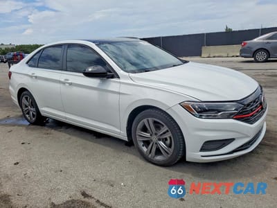 Czwarte zdjęcie samochodu z boku: 2021 VOLKSWAGEN JETTA S VIN:3VWC57BU3MM084788 - miniatura