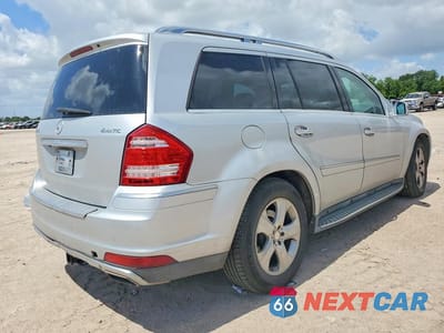 Trzecie zdjęcie samochodu z tyłu: 2012 MERCEDES-BENZ GL 450 4MATIC VIN:4JGBF7BEXCA783315 - miniatura