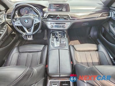 Zdjęcie 8 z 12 samochodu: 2016 BMW 740 I VIN:WBA7E2C59GG548029 - miniatura