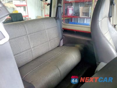 Zdjęcie 10 z 12 samochodu: 2000 JEEP WRANGLER / TJ SE VIN:1J4FA29P6YP735131 - miniatura