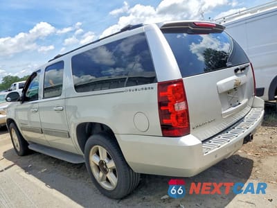 Drugie zdjęcie samochodu z przodu: 2011 CHEVROLET SUBURBAN C1500 LS VIN:1GNSCHE02BR147983 - miniatura
