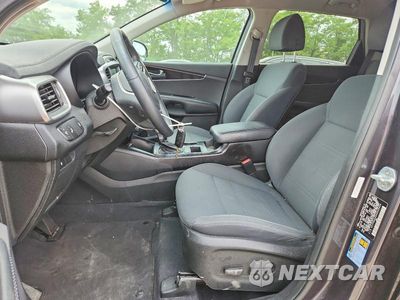 Zdjęcie 7 z 13 samochodu: 2019 KIA SORENTO LX VIN:5XYPG4A32KG528954 - miniatura