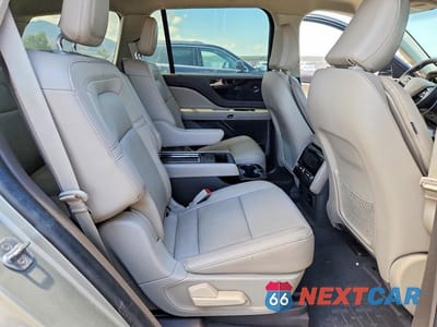 Zdjęcie 10 z 12 samochodu: 2023 LINCOLN AVIATOR RESERVE VIN:5LM5J7WC6PGL07714 - miniatura