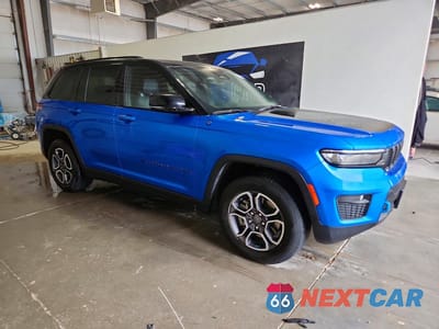 Czwarte zdjęcie samochodu z boku: 2024 JEEP GRAND CHEROKEE TRAILHAWK 4XE VIN:1C4RJYC67R8941527 - miniatura