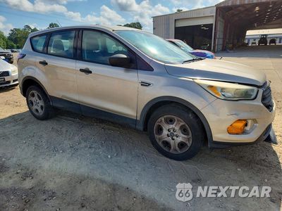 Czwarte zdjęcie samochodu z boku: 2017 FORD ESCAPE S VIN:1FMCU0F71HUC31429 - miniatura