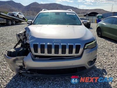 Piąte zdjęcie samochodu w środku: 2019 JEEP CHEROKEE LATITUDE PLUS VIN:1C4PJLLB2KD164243 - miniatura