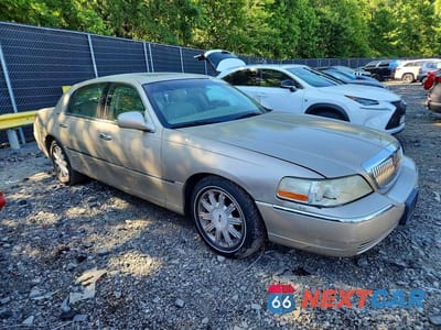 Czwarte zdjęcie samochodu z boku: 2006 LINCOLN TOWN CAR SIGNATURE LIMITED VIN:1LNHM82W36Y620578 - miniatura